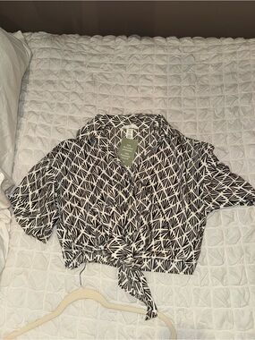 H&M Black and White Geometric Tie-Front Shirt